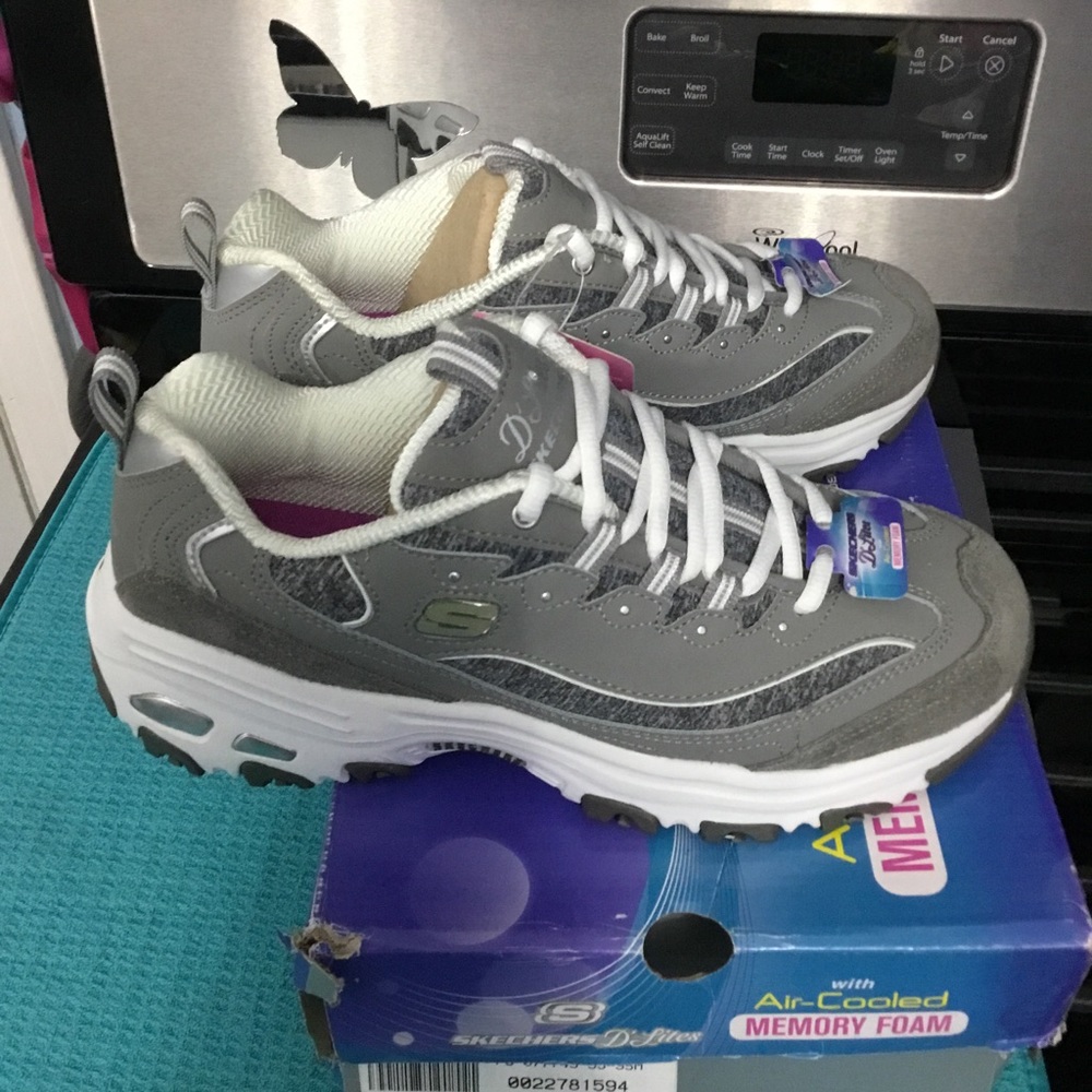 New sketchers D’Lites tennis shoes Air Cooled memory foam Size 9.5 women’s gray